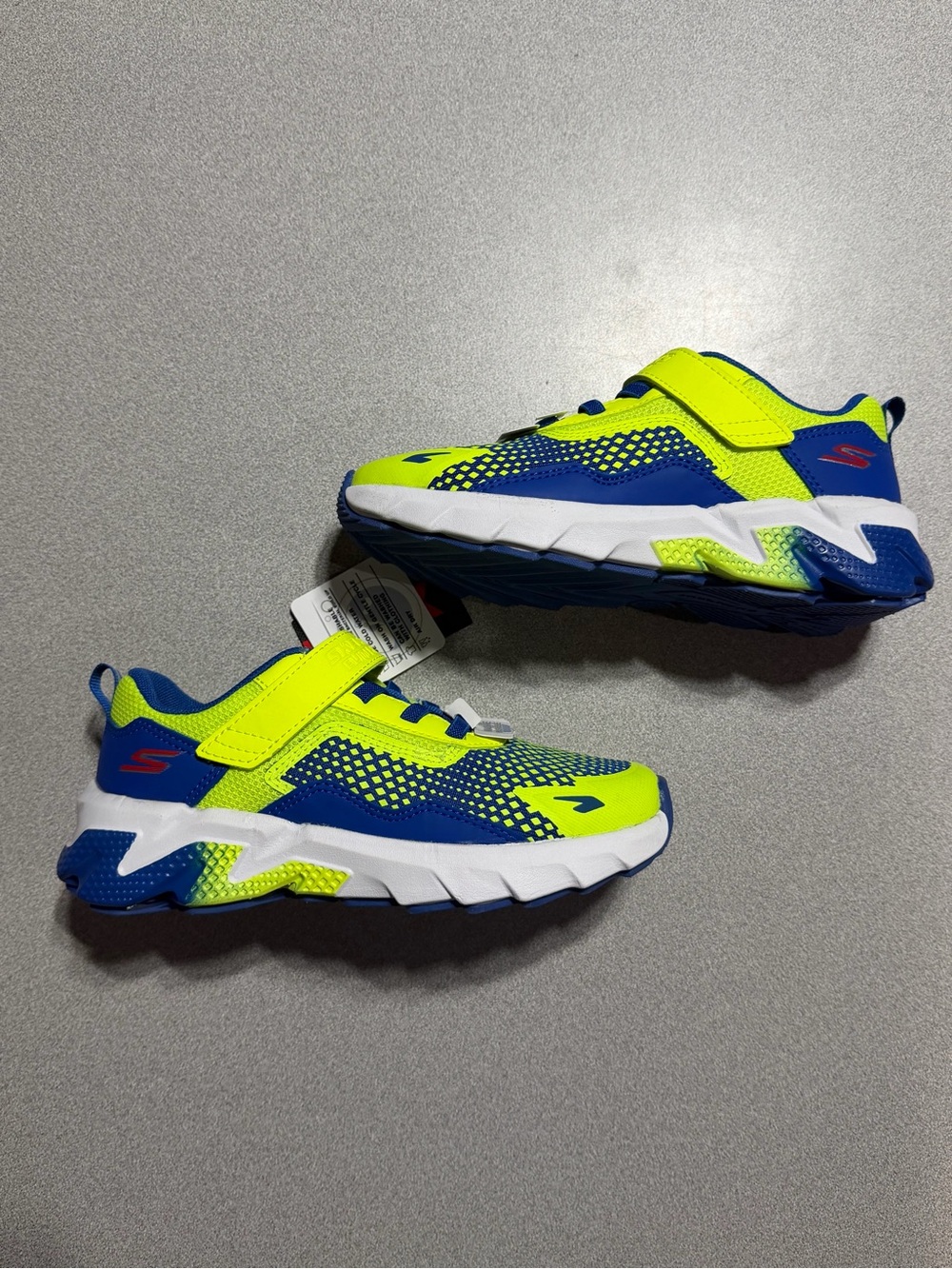 Skechers Kids Sneakers Neon Yellow Blue Size 1 NEW Boys Athletic Shoes